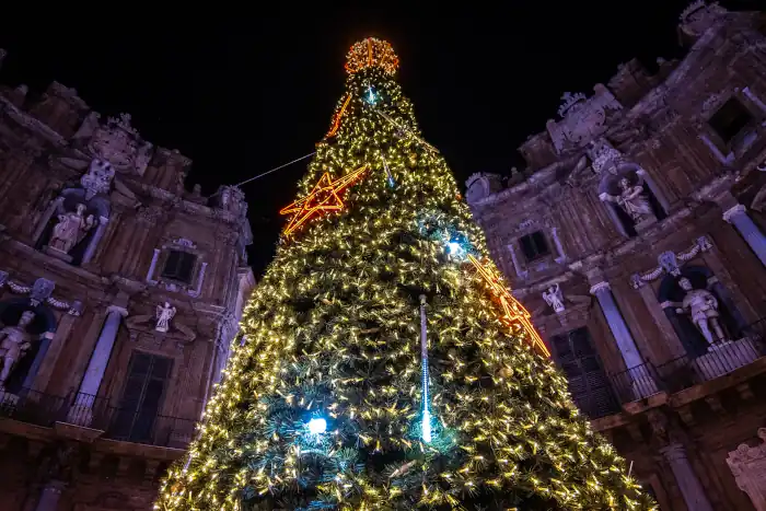 Serene Joy: Embracing Healthy Habits Slow Living on Sicily’s Coast at Christmastime 7 Christmas tree in Quattro Canti square Palermo Sicily