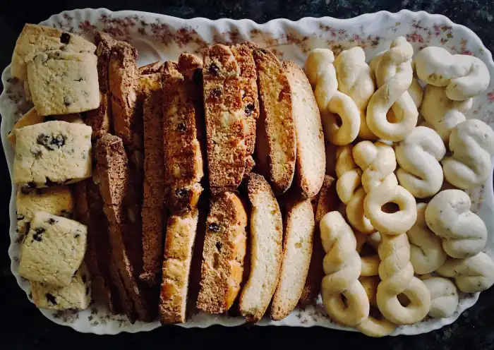 Journey Through Southern Italy and Malta: Top Tourist Attractions for Winter Prep & New Year Goals with Italian Delicacies 9 Cantucci alle mandorle, taralli dolci glassati al limone, biscotti al cioccolato